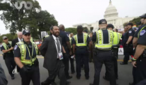 Arrestan frente al Capitolio a legisladores por reforma migratoria